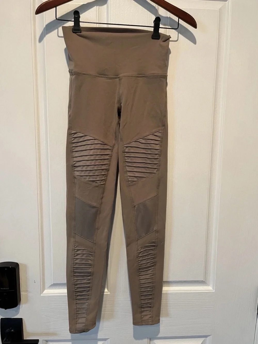 ALO Yoga Women Authentic Activewear Pants Moto Legging High Rise Taupe XS